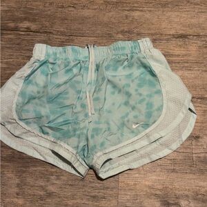 Nike shorts size medium